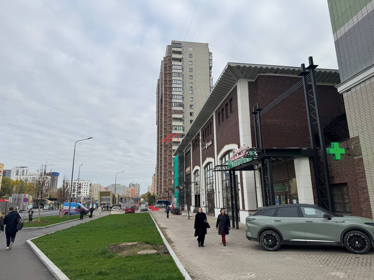 Продажа торгово-офисного центра на выходе из метро