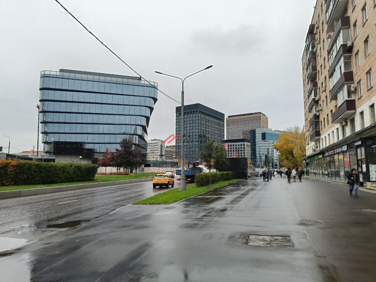 Продажа торгового помещения в бизнес центре Twist