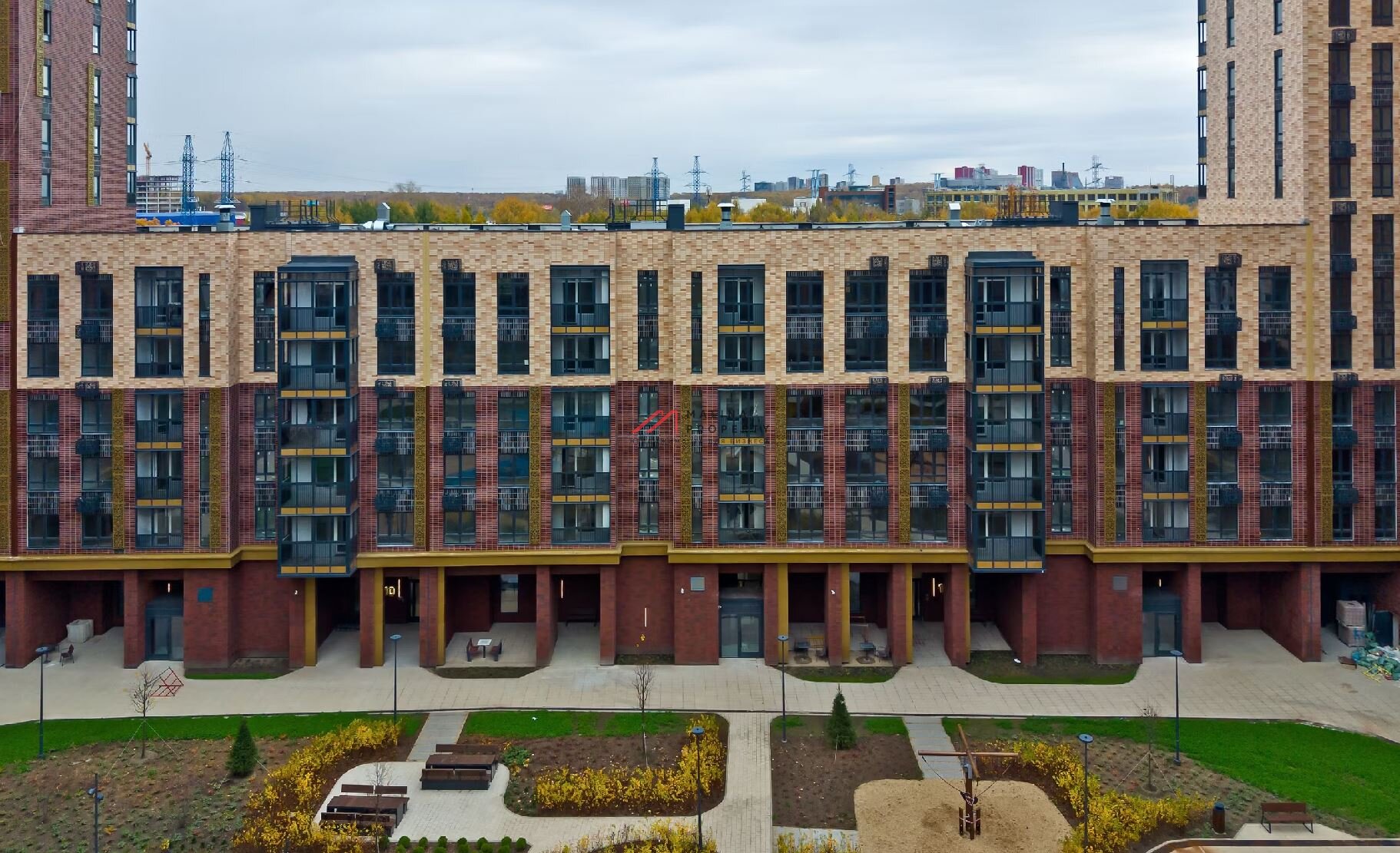 Продажа помещения с арендаторами в ЖК "1-й Ясеневский". Окупаемость 10,5 лет.  