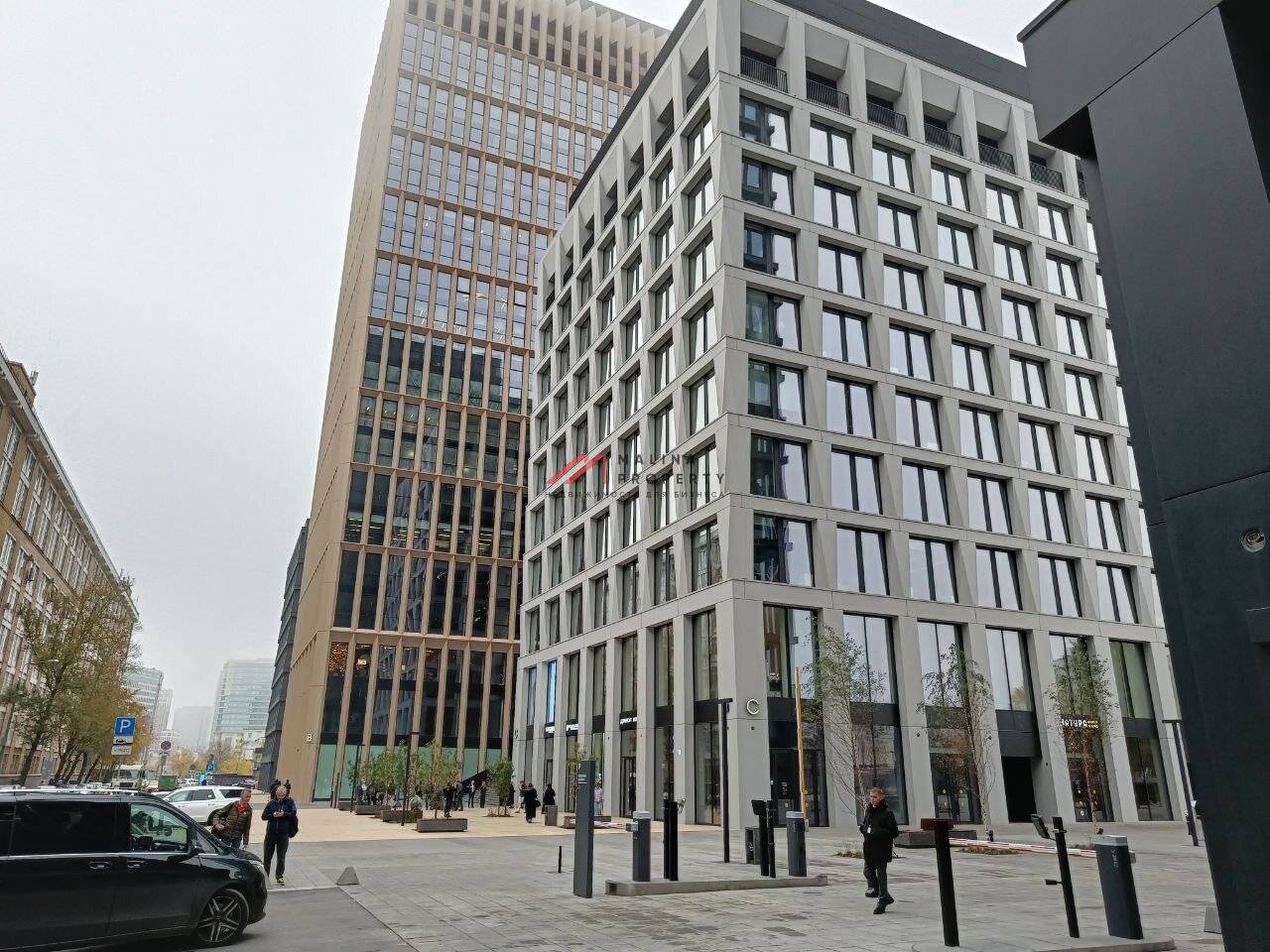 Продажа торгового помещения с арендатором в БЦ "Stone Towers"