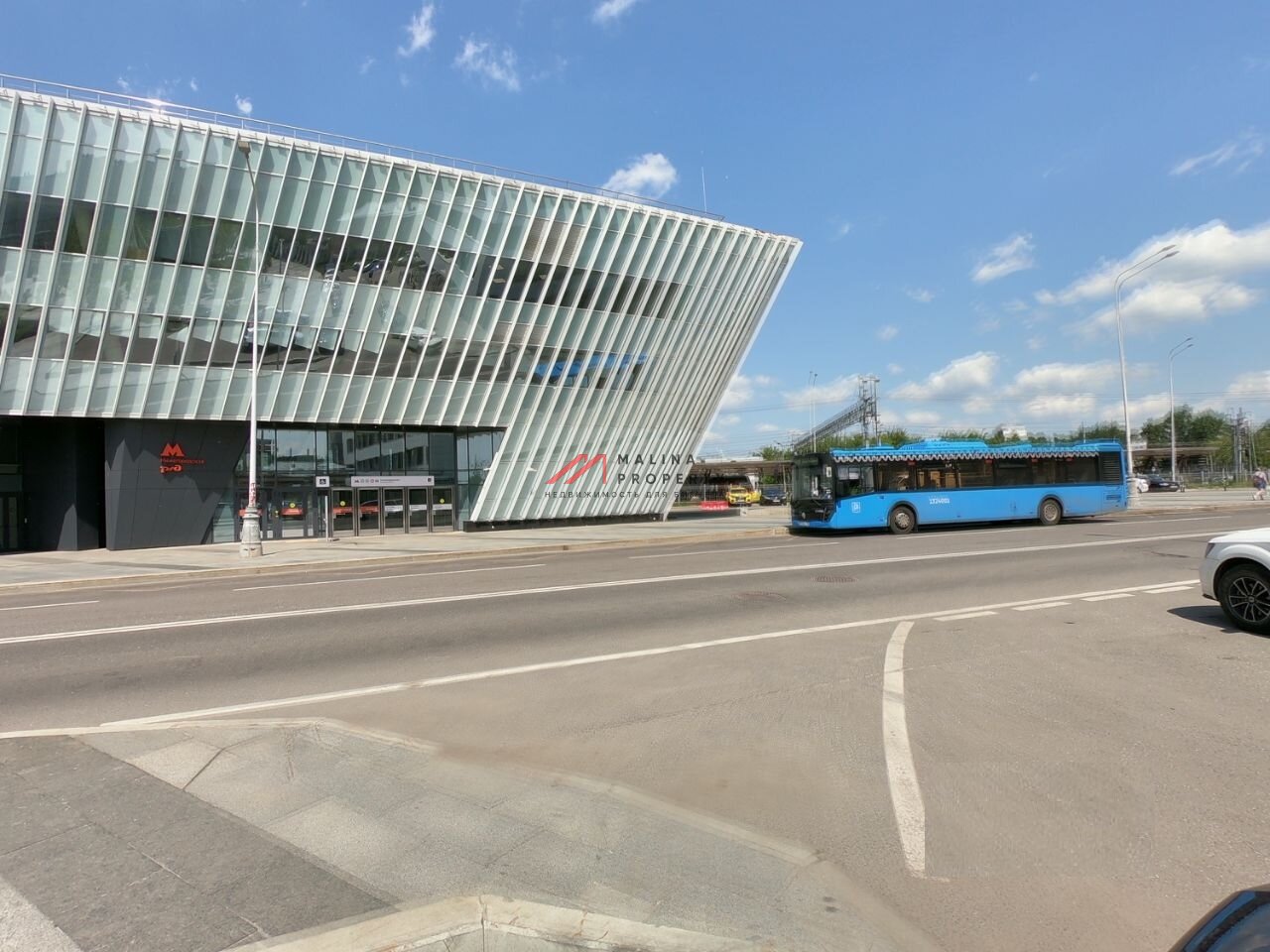 Продажа торгового помещения в бизнес-центре "10"