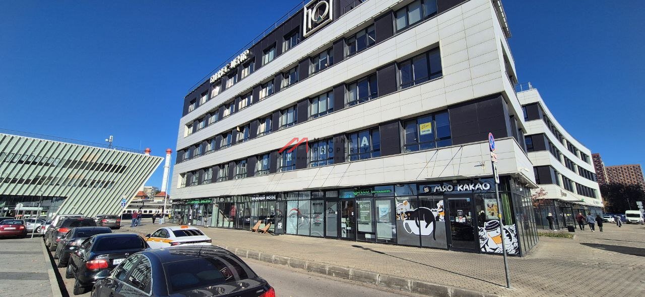 Продажа торгового помещения в бизнес-центре "10"