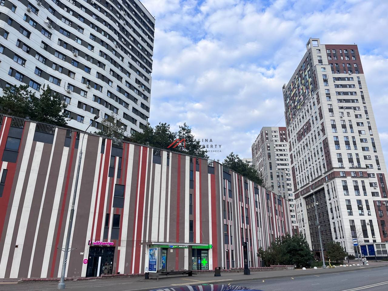 Продажа помещения с арендаторами на трафике 