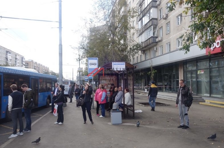 Аренда торгового помещения на выходе из метро "Октябрьское Поле"