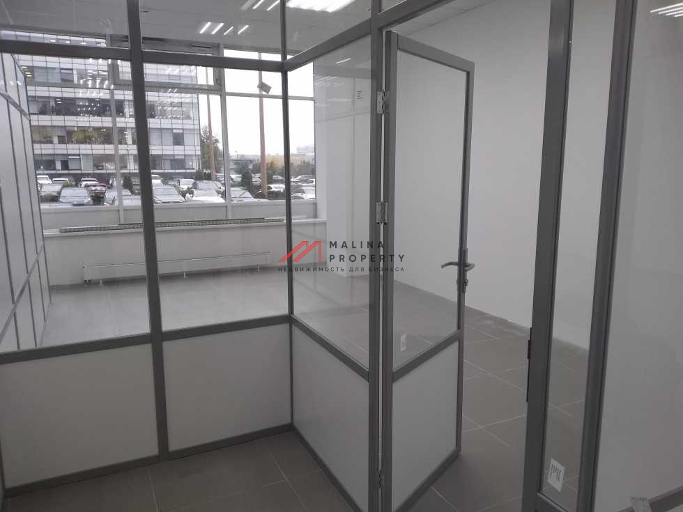 Аренда торгового помещения в БЦ "Порт Плаза"