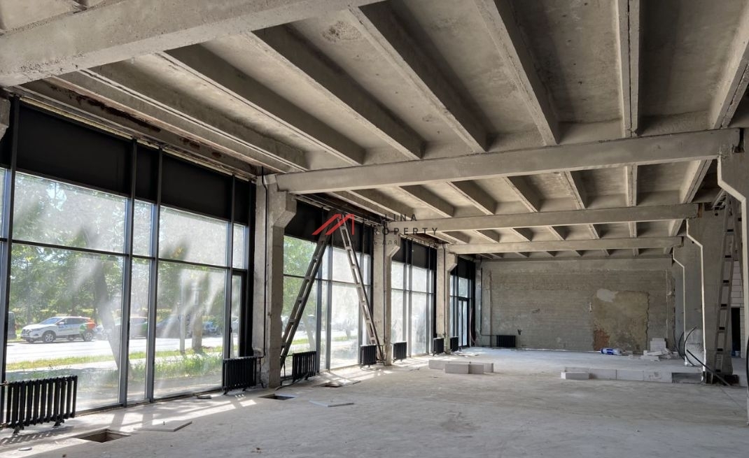 Продажа торгового помещения в административном здании