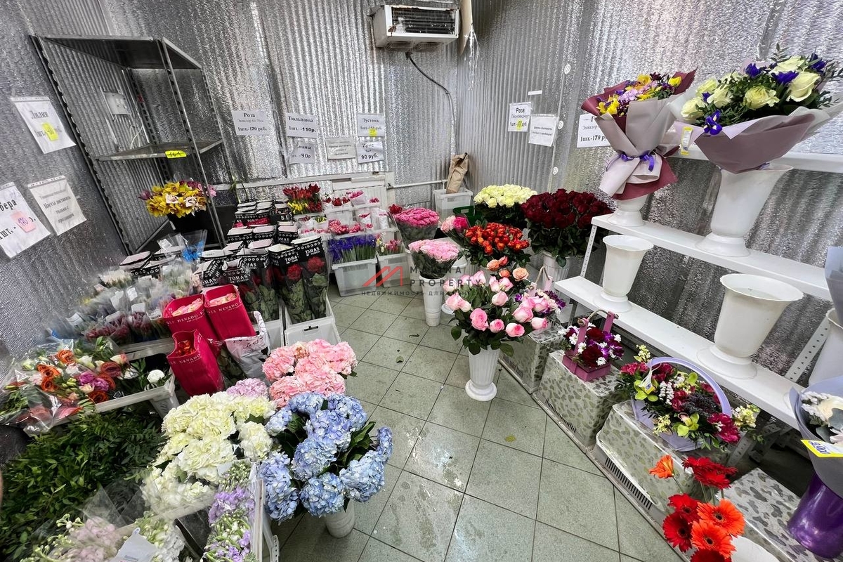 Продажа торгового помещения с арендатором магазин цветы
