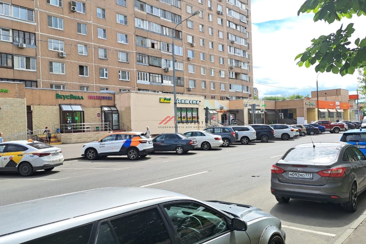 Продажа торгового помещения с аптекой "Живика"