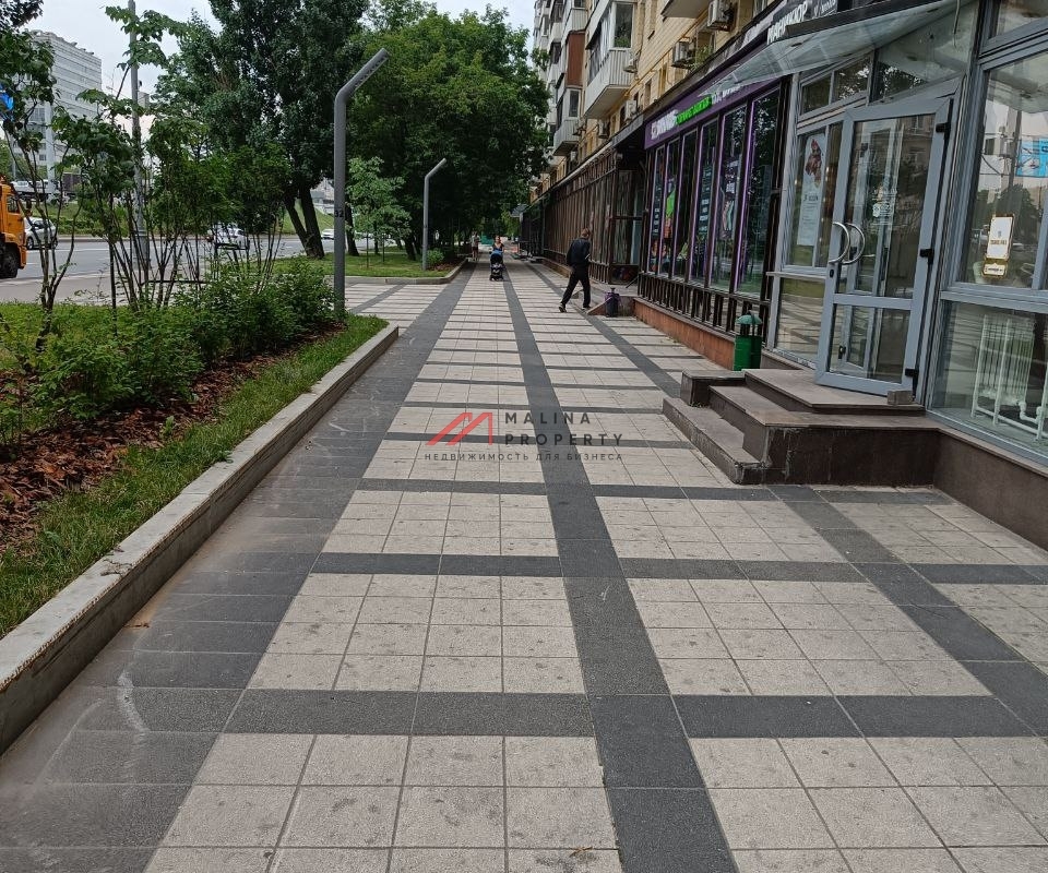 Продажа помещения с алкомаркетом Винлаб на Ленинградском шоссе