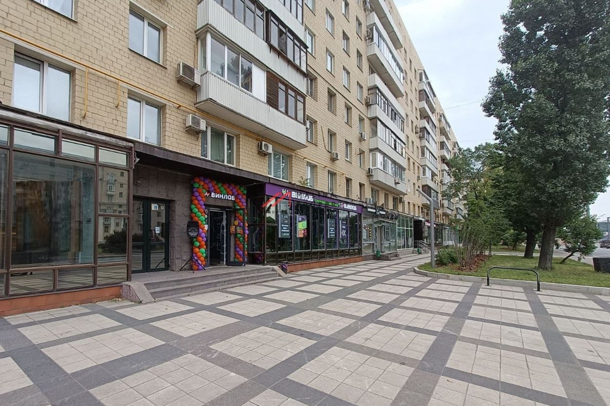 Продажа помещения с алкомаркетом Винлаб на Ленинградском шоссе
