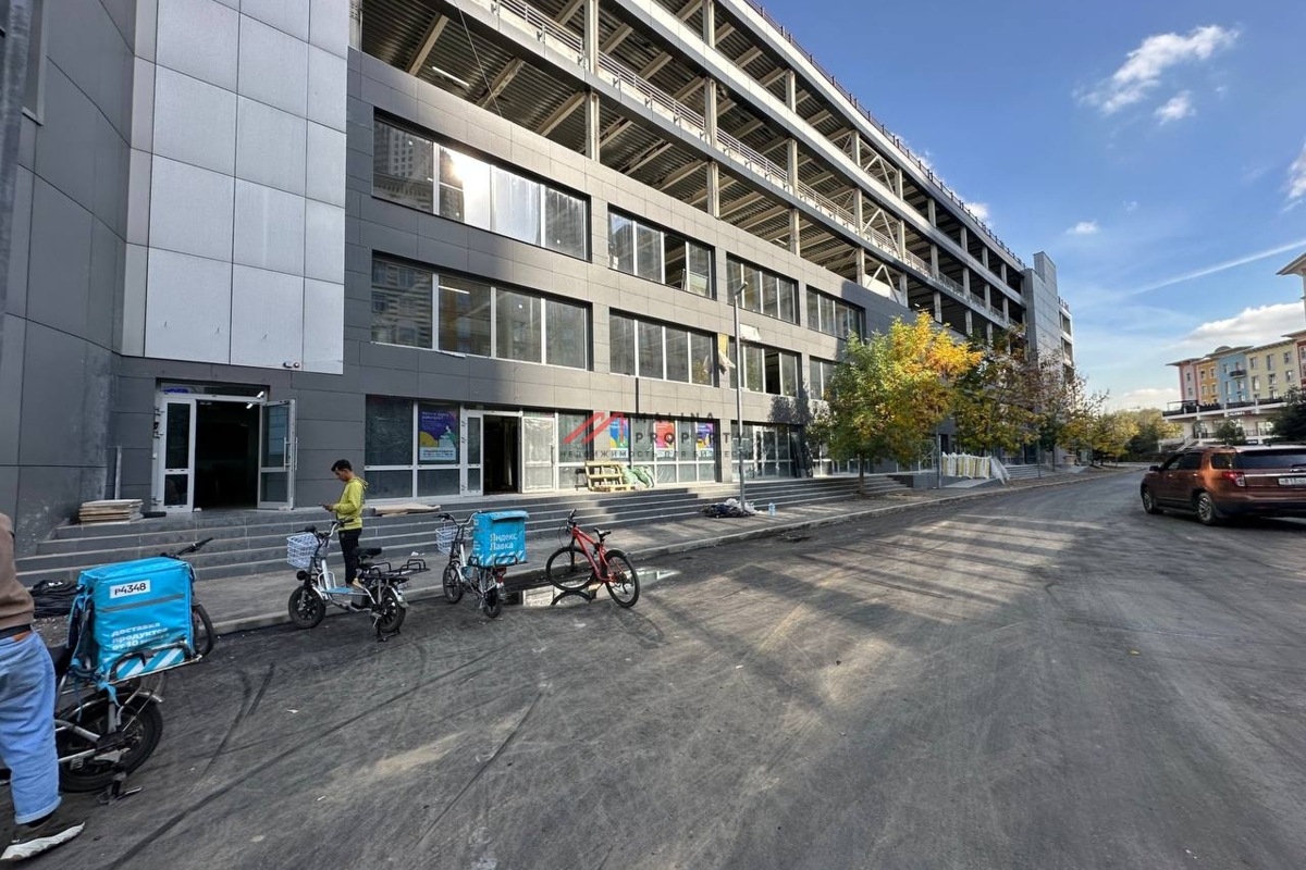 Продажа торгового помещения с арендатором аптека "Ригла"