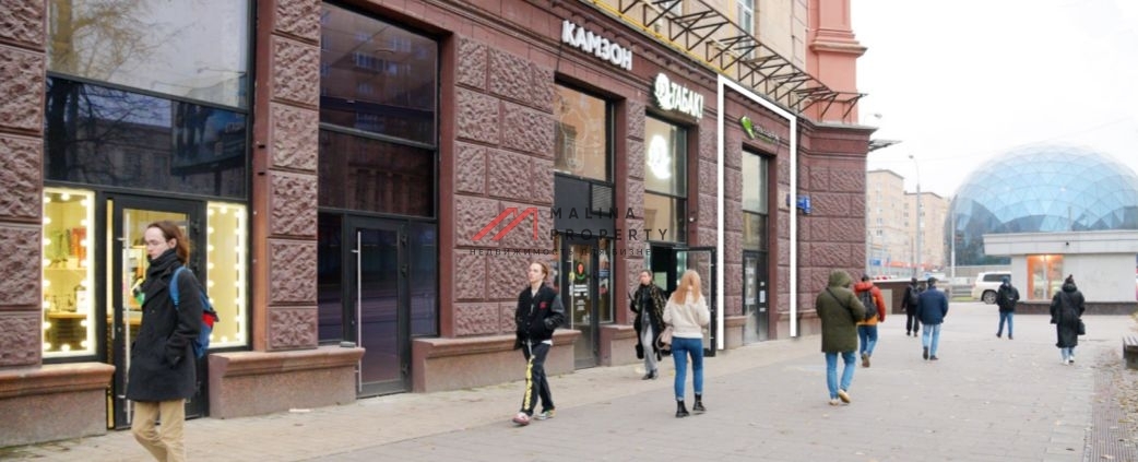 Продажа помещения с арендатором магазин "Кроссовки без правил"