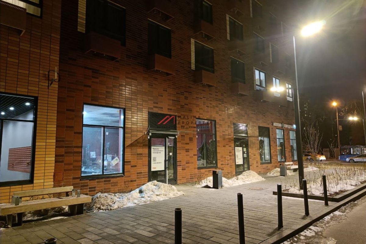 Продажа помещения с арендатором магазин Бристоль