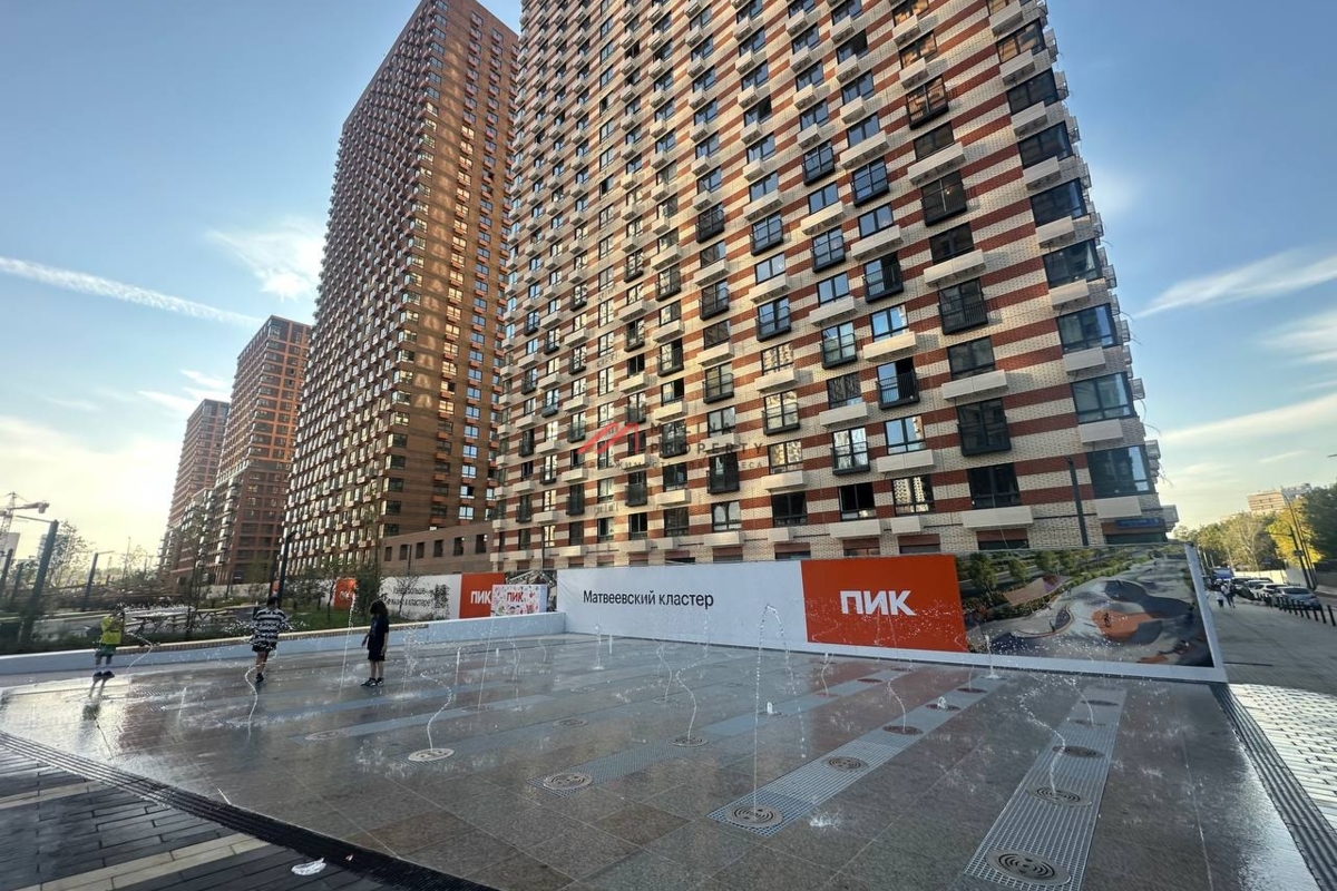 Продажа торгового помещения в жилом комплексе "Матвеевский парк"