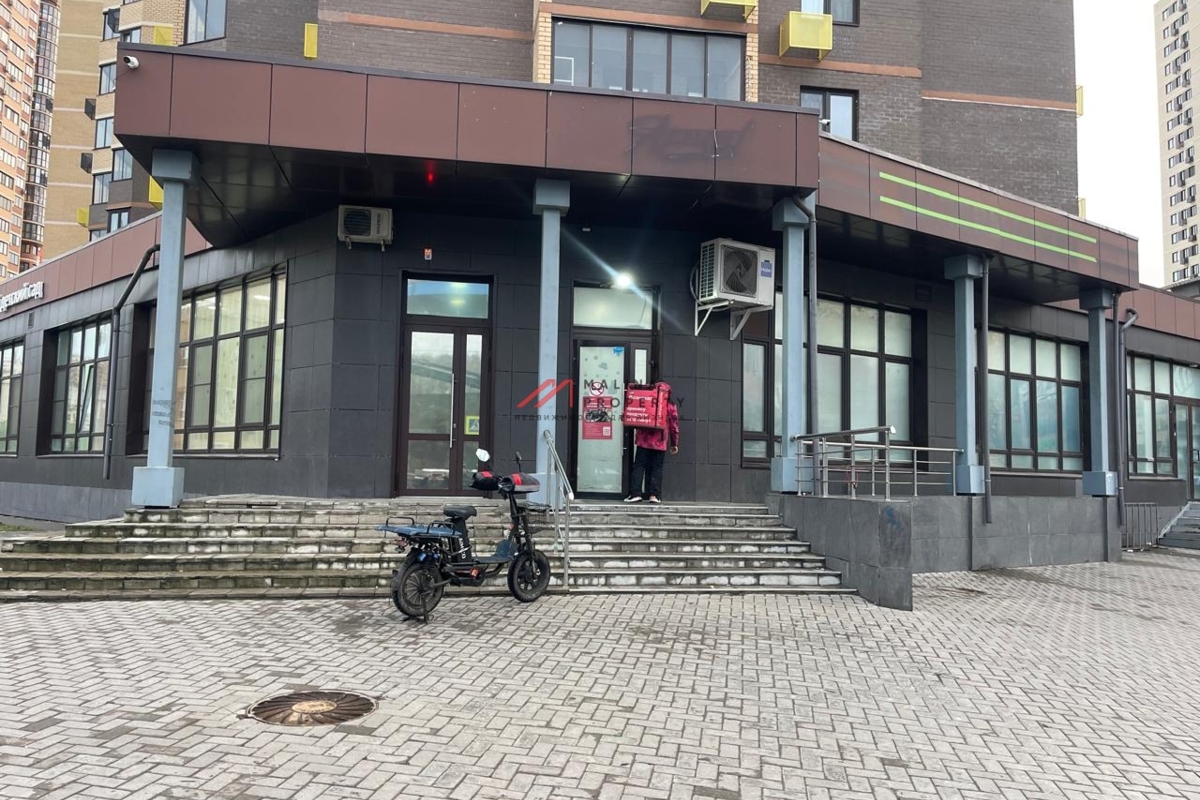 Продажа торгового помещения с арендатором 