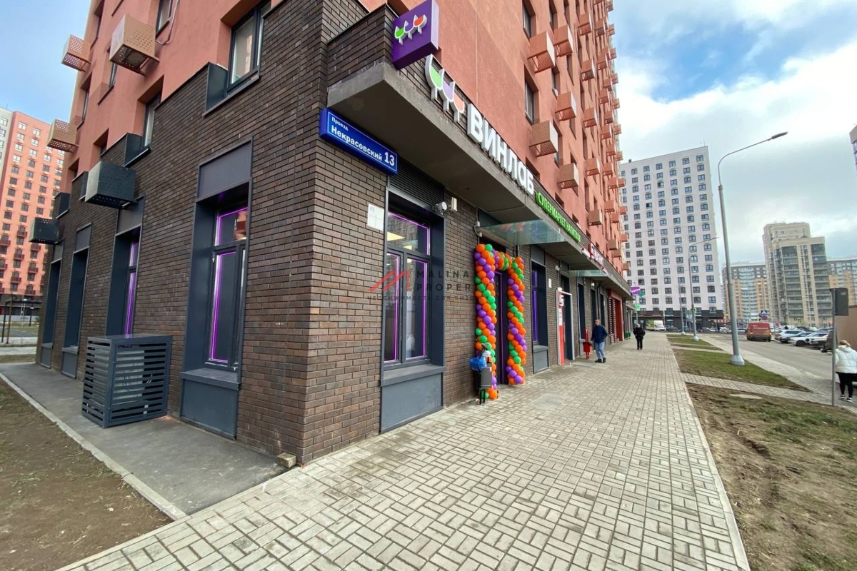 Продажа торгового помещения с арендатором "Винлаб" 