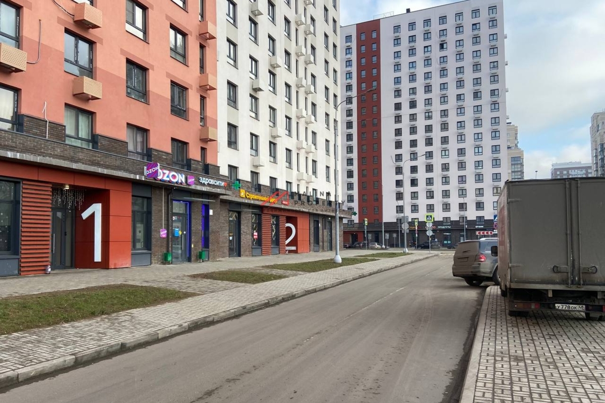 Продажа торгового помещения с арендатором "Винлаб" 