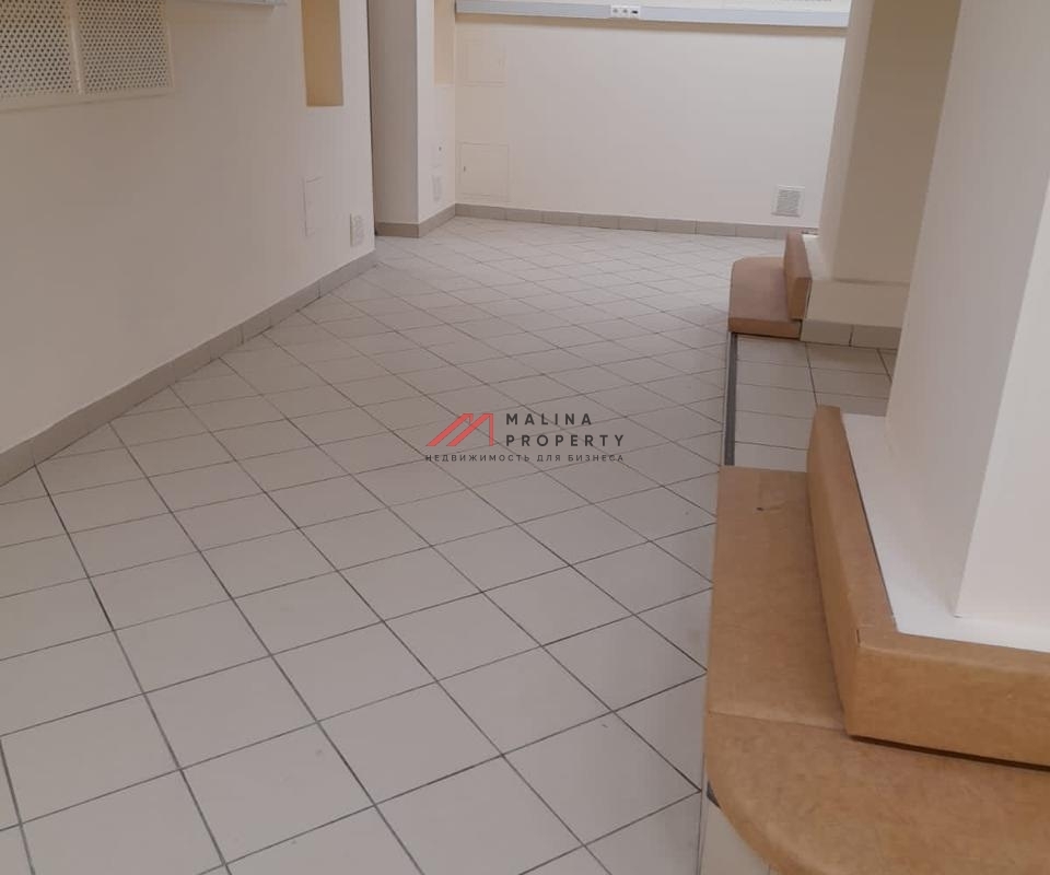 Продажа нежилого помещения с арендаторами
