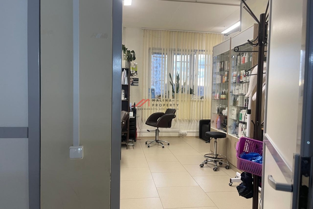 Продажа помещения с арендаторами возле метро