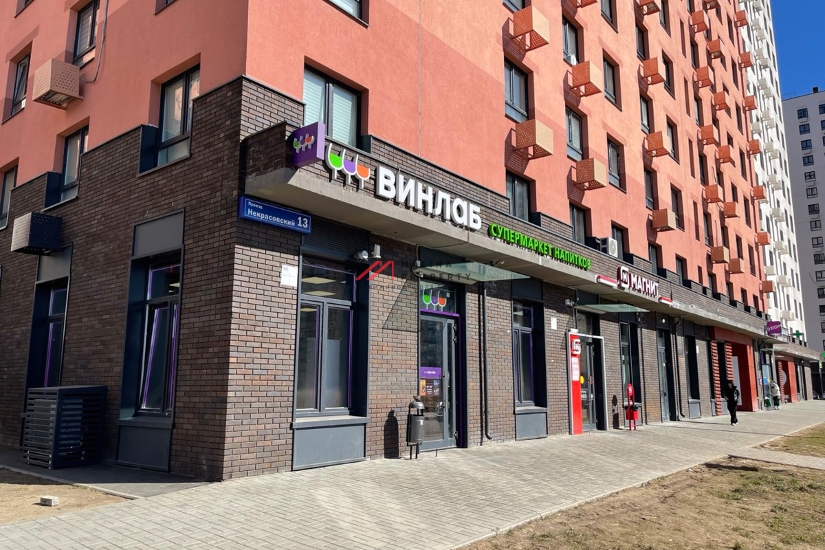 Продажа торгового помещения с арендатором "Винлаб" 
