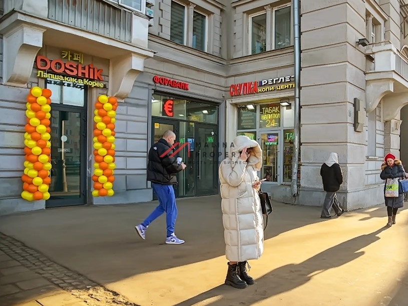 Продажа торгового помещения с арендатором кафе DOSHIK