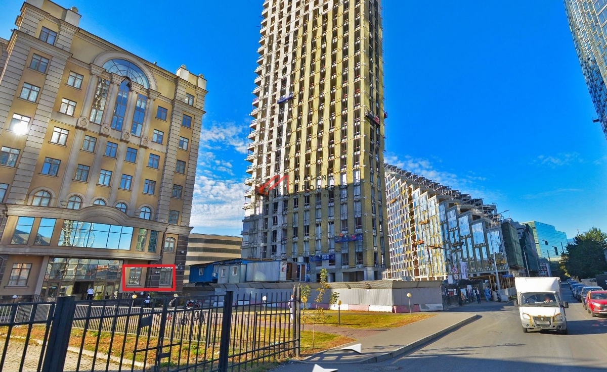 Продажа торгового помещения в БЦ "Святогор 2"