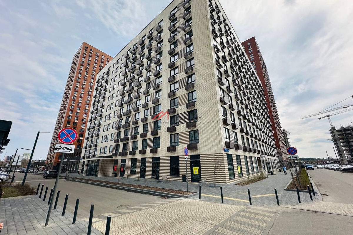 Продажа торгового помещения в ЖК "Зелёный парк"