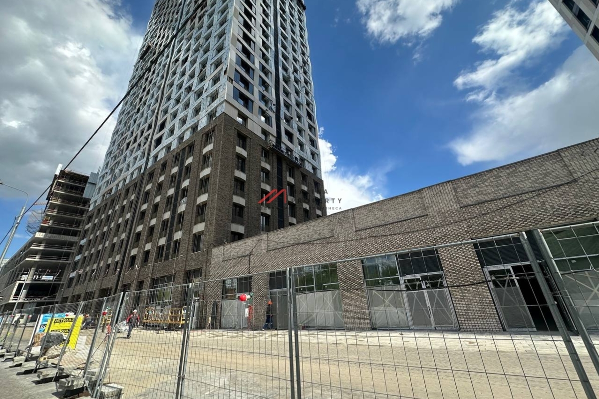 Продажа торгового помещения в ЖК "EVER-2". 1-я линия