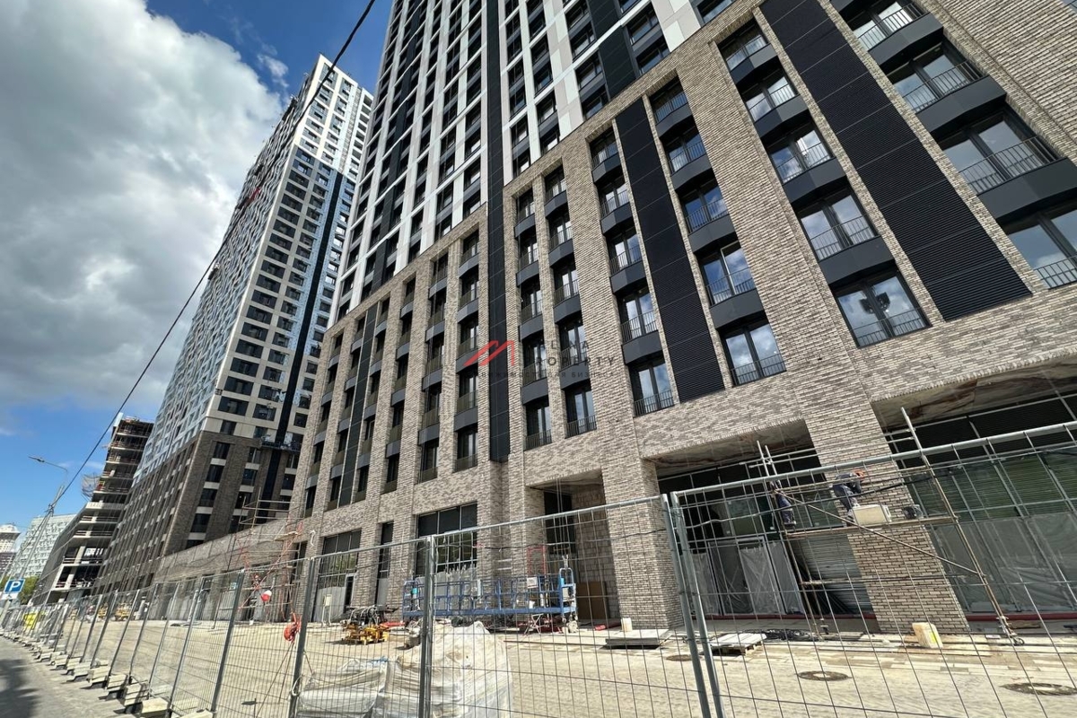 Продажа торгового помещения в ЖК "EVER-2". 1-я линия