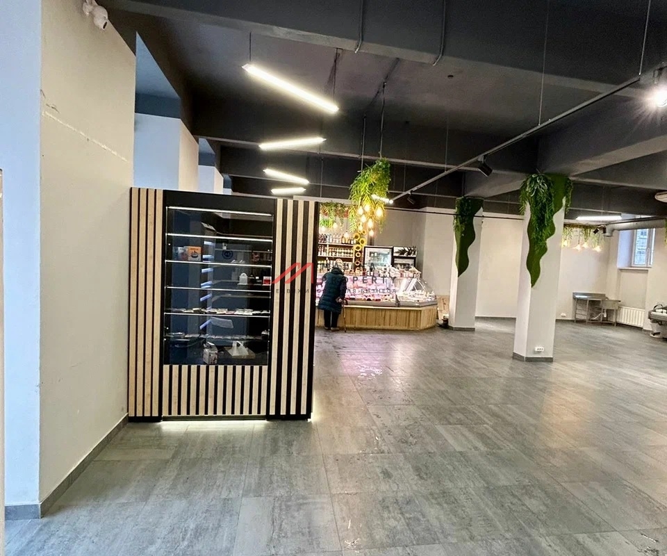 Продажа торгового помещения с арендаторами 