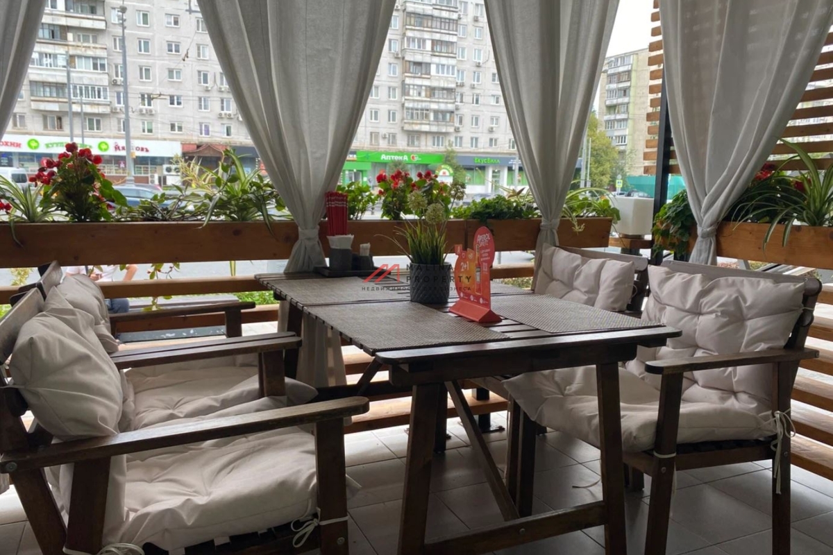 Аренда торгового помещения у метро Октябрьское поле