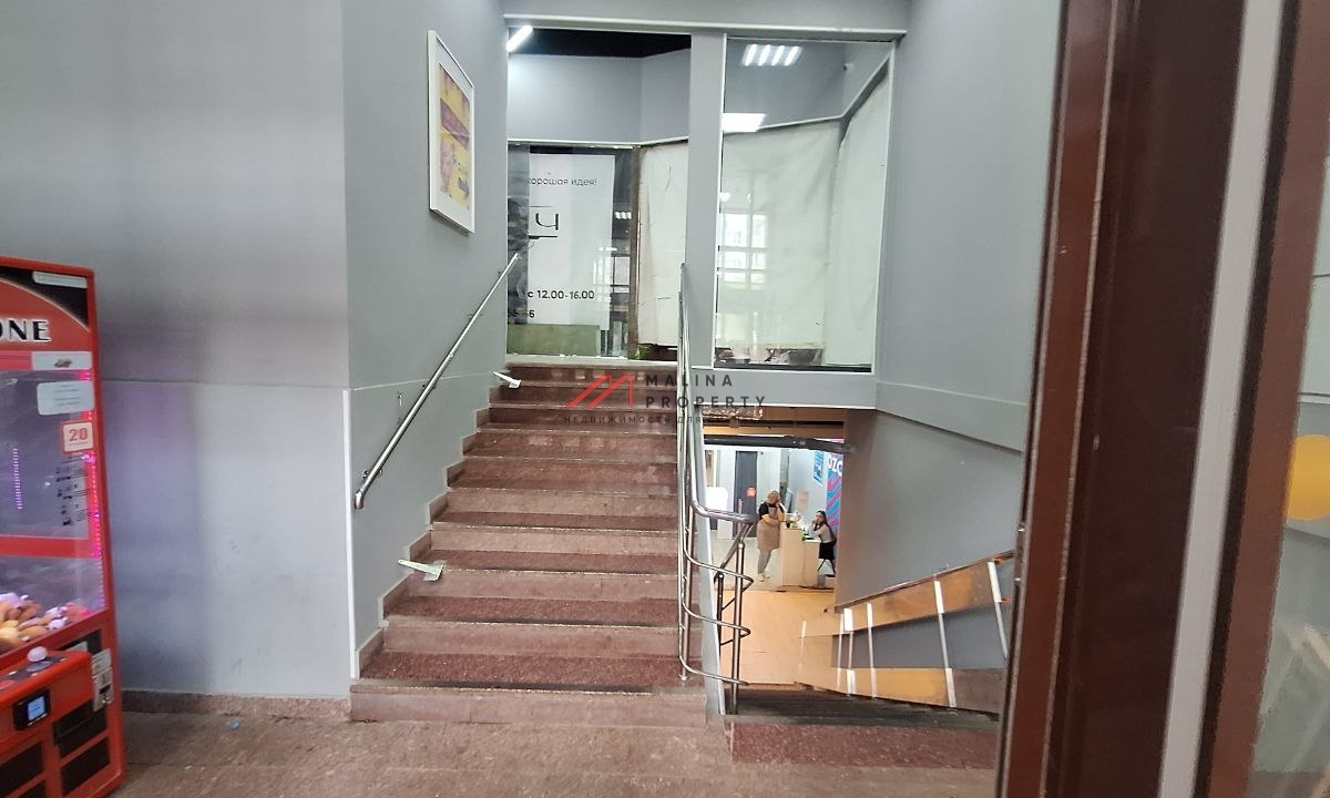 Продажа торгового здания с арендаторами в районе Тропарево 