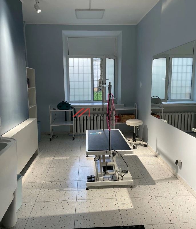 Продажа нежилого помещения с арендаторами на Варшавском шоссе