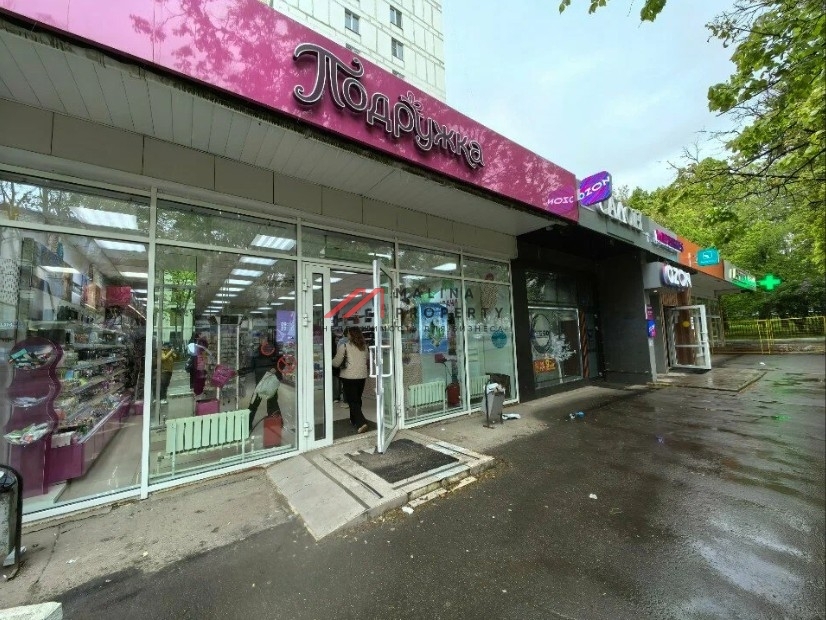 Продажа помещения с арендатором магазином Подружка