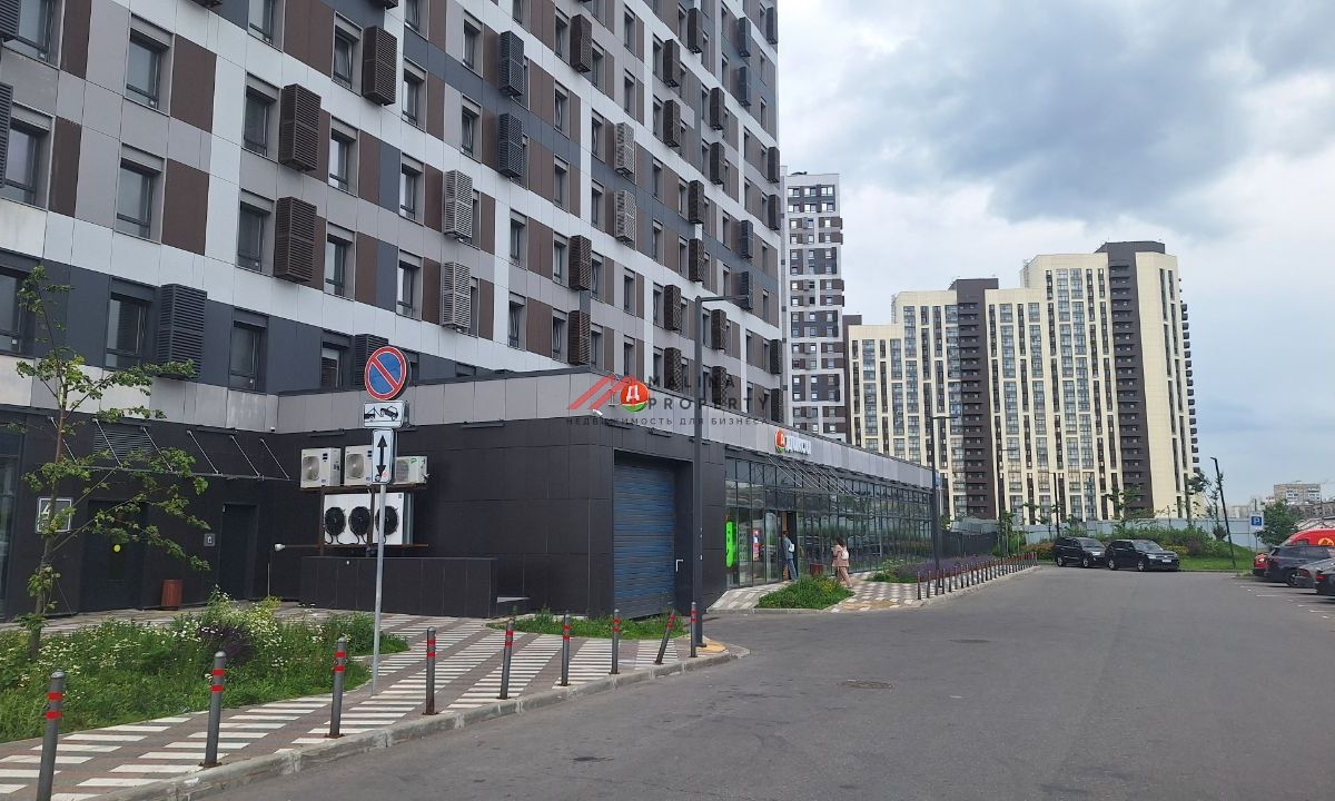 Продажа помещения с арендатором Дикси у метро Спартак