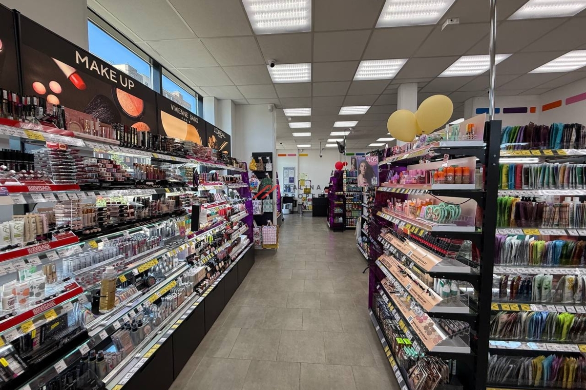 Продажа торгового помещения с арендатором Улыбка радуги