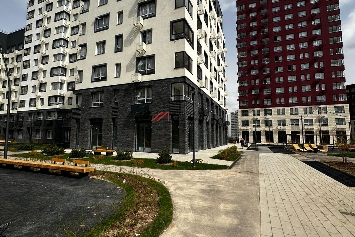 Продажа торгового помещения в ЖК "Новые Ватутинки, мкр. Центральный"