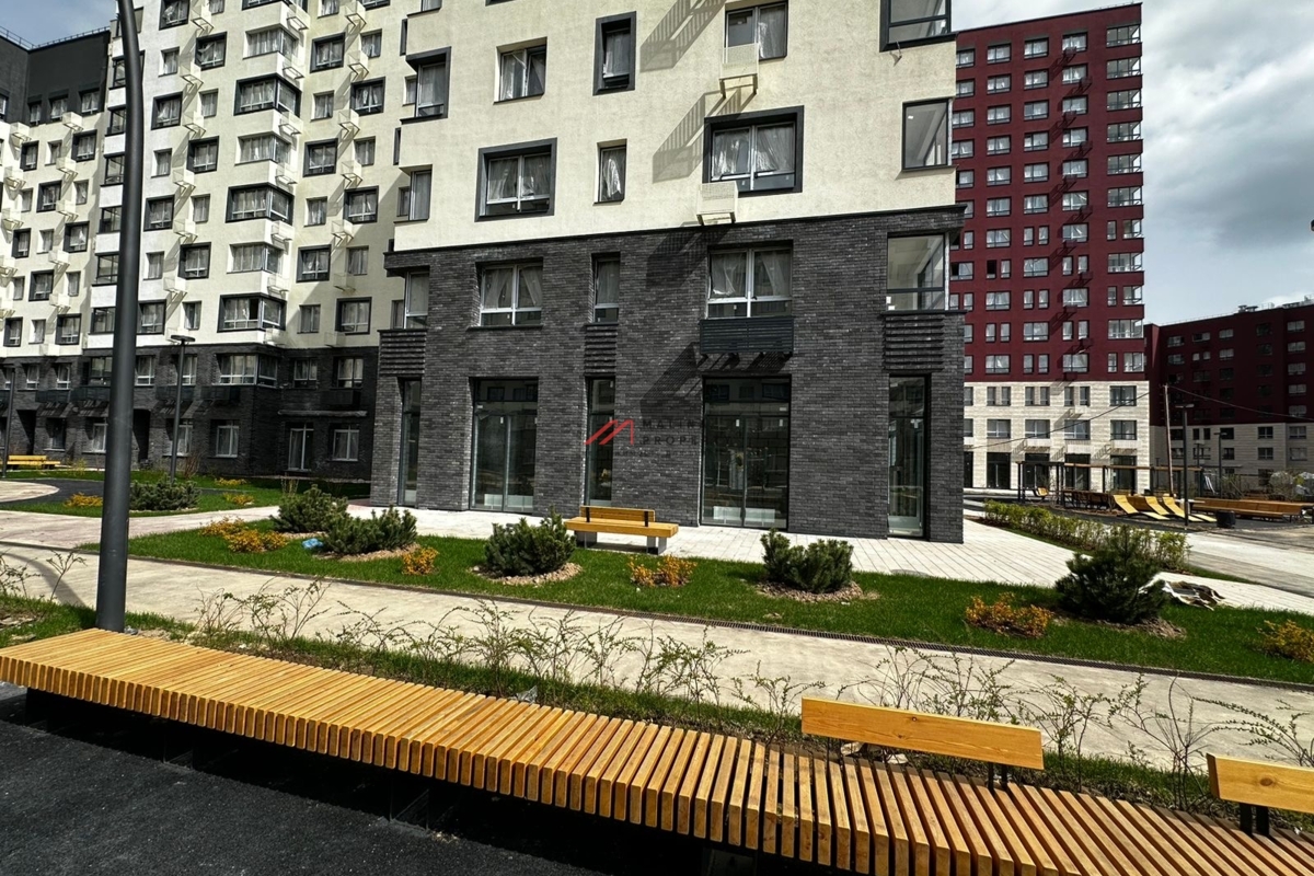 Продажа торгового помещения в ЖК "Новые Ватутинки, мкр. Центральный"