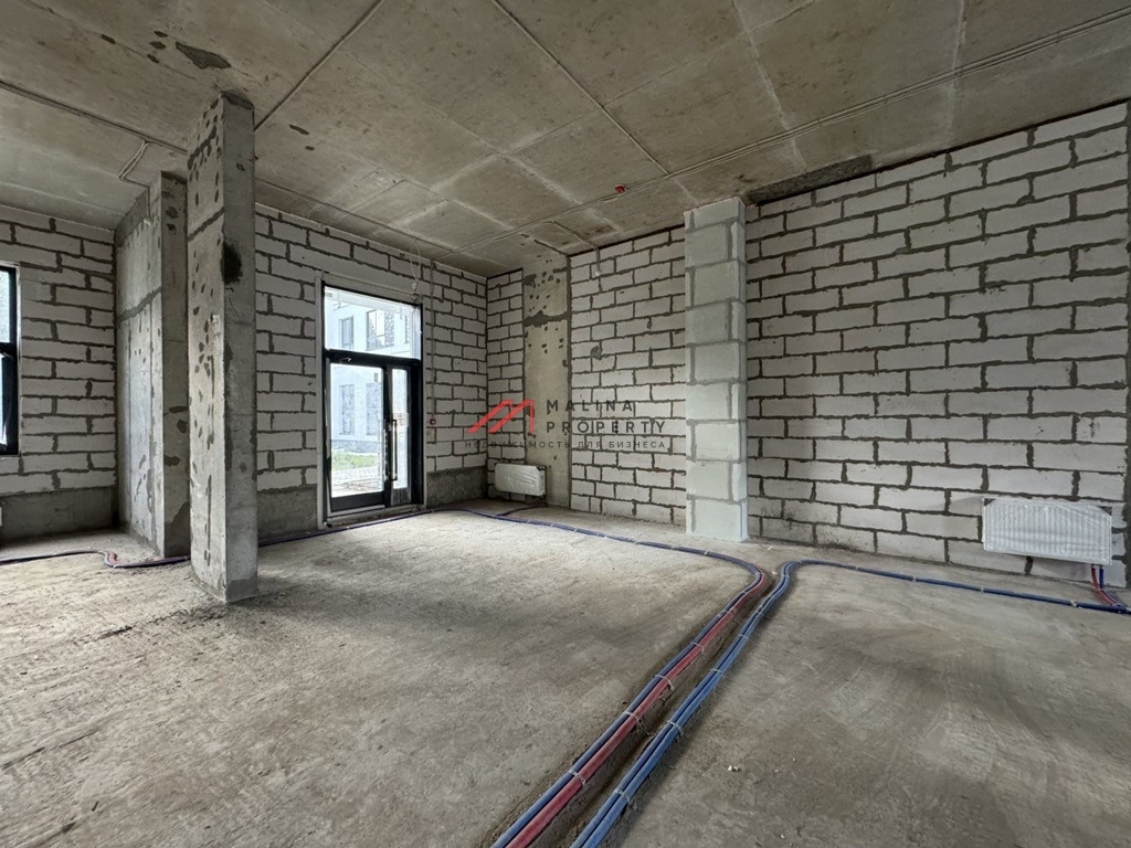 Продажа торгового помещения в жилом комплексе 8 Клёнов