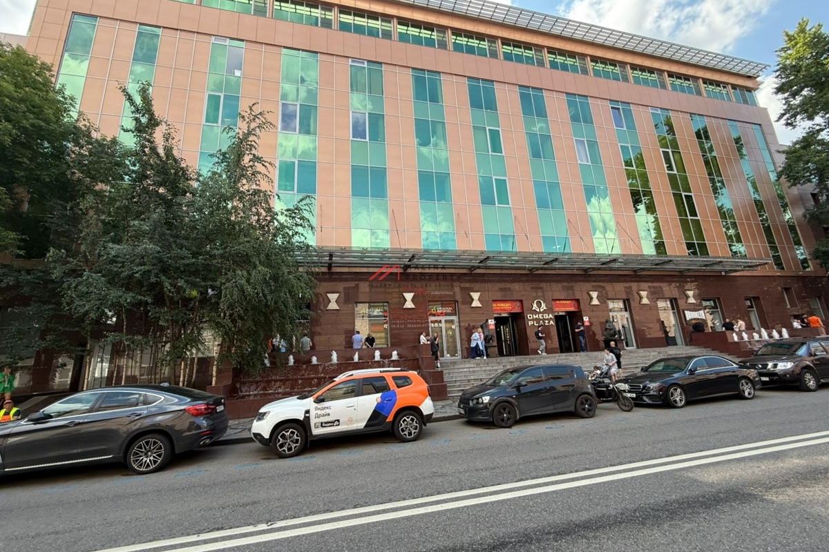 Продажа торгового помещения в БЦ "Омега Плаза"