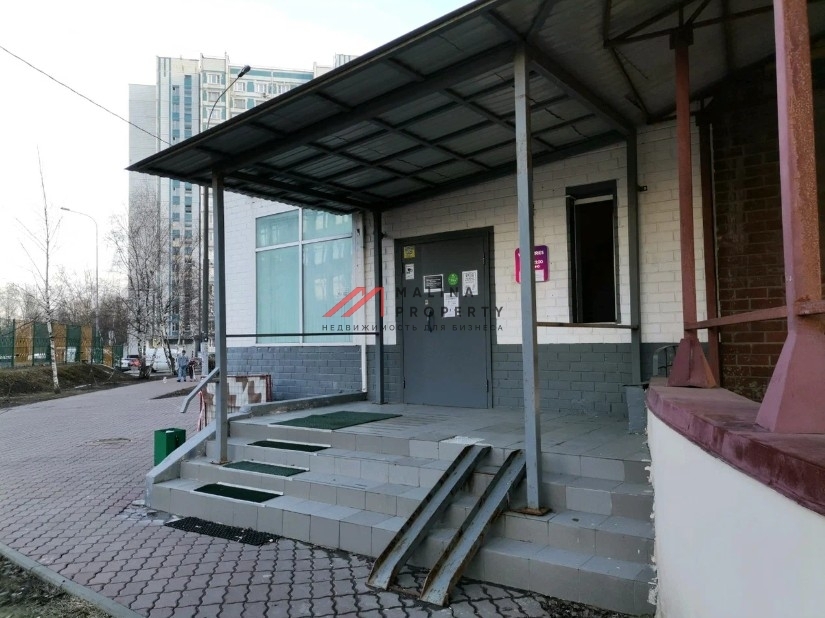 Продажа коммерческого помещения с арендаторами 