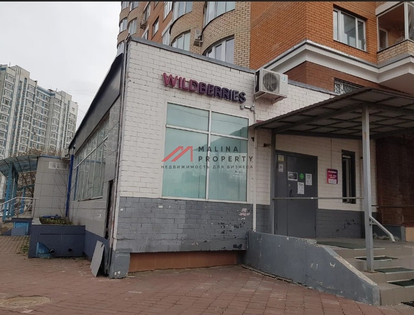 Продажа коммерческого помещения с арендаторами 