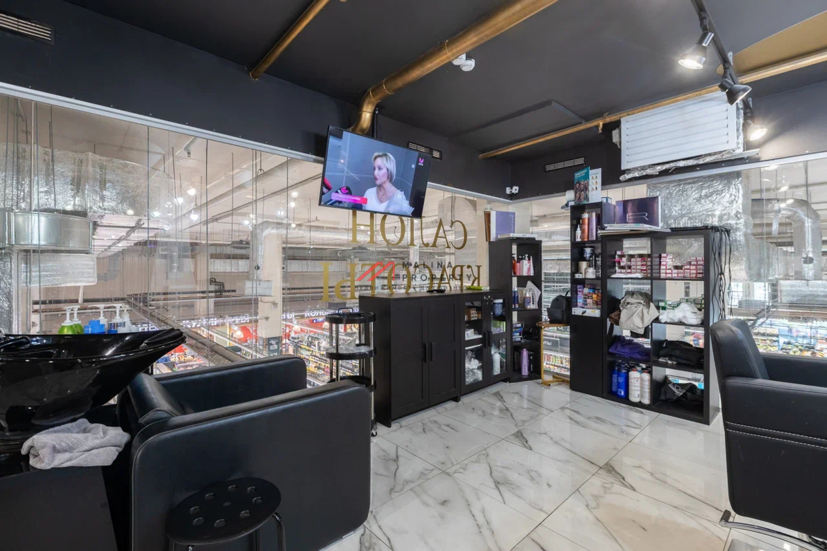 Продажа помещения с арендаторами на выходе из метро