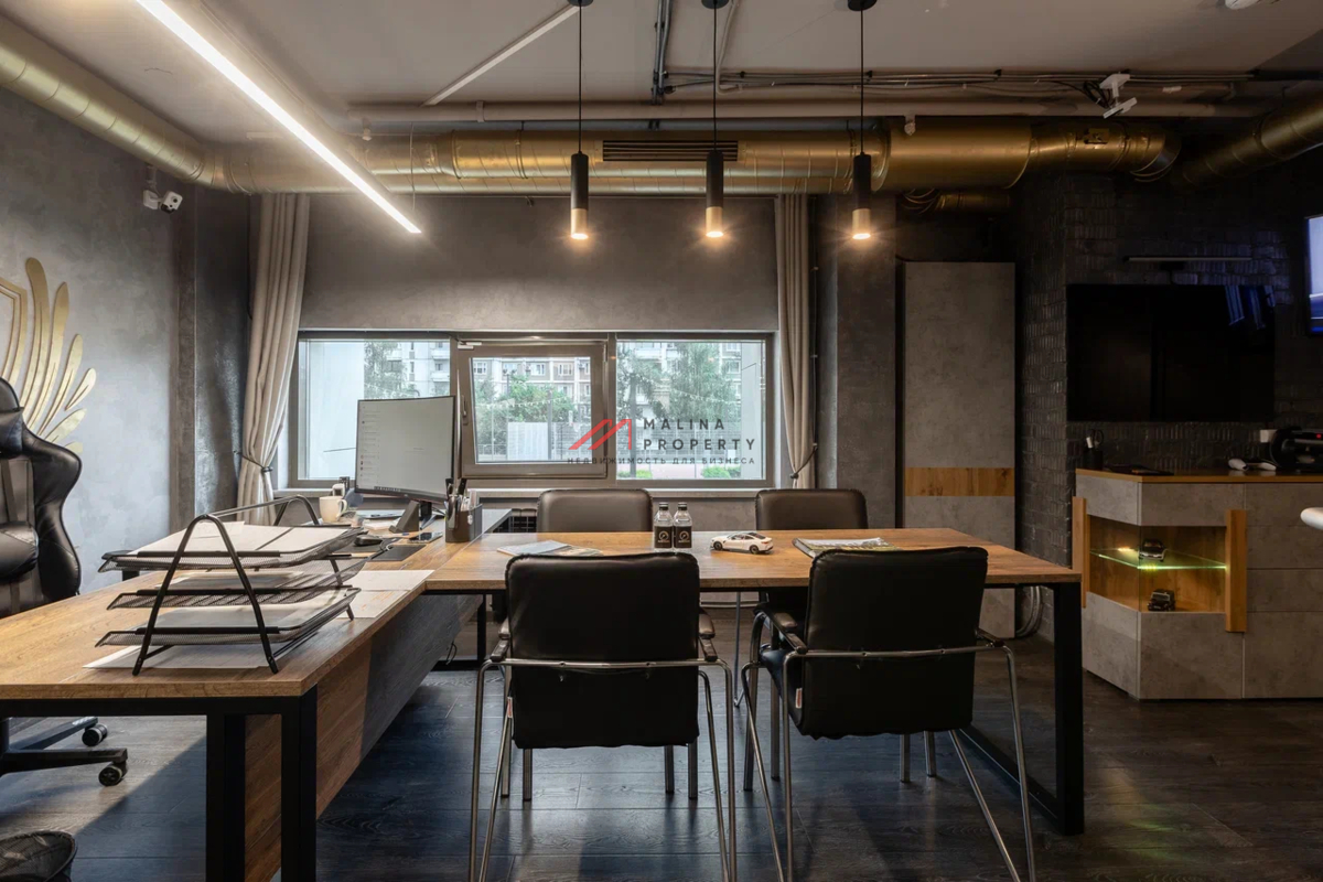 Продажа помещения с арендаторами на выходе из метро