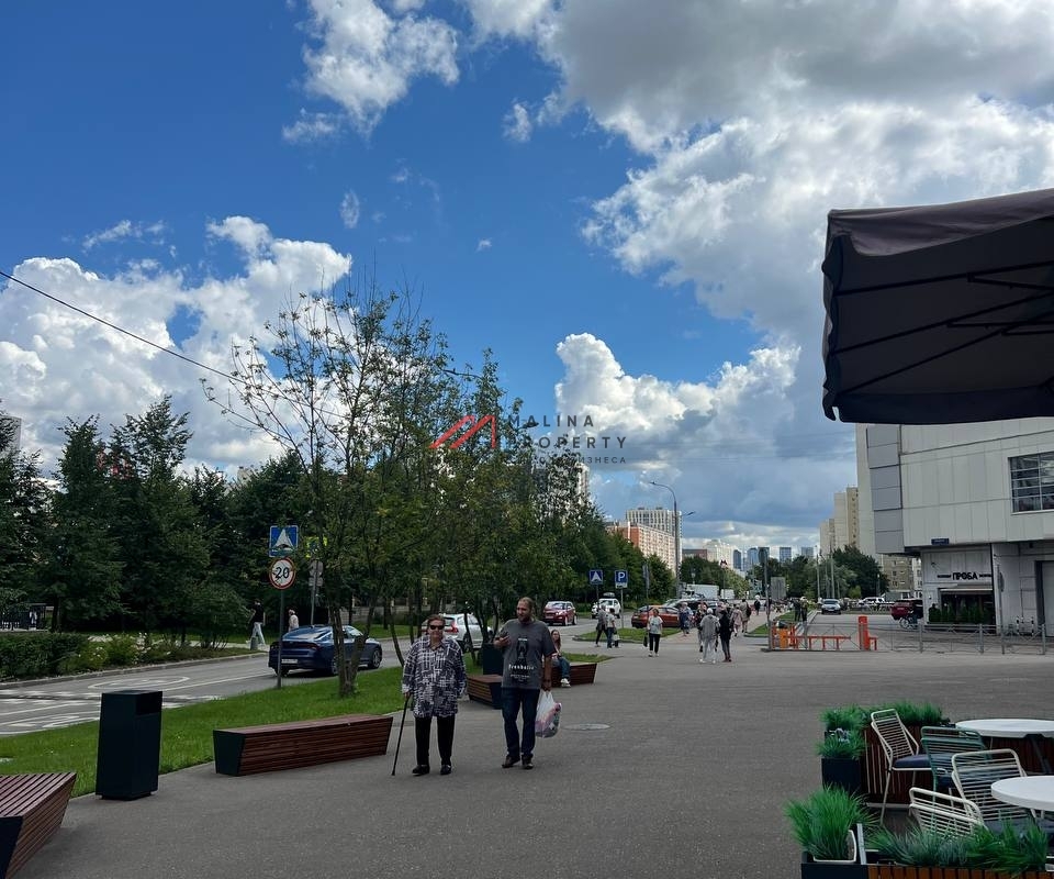 Продажа торгового центра на выходе из метро Митино