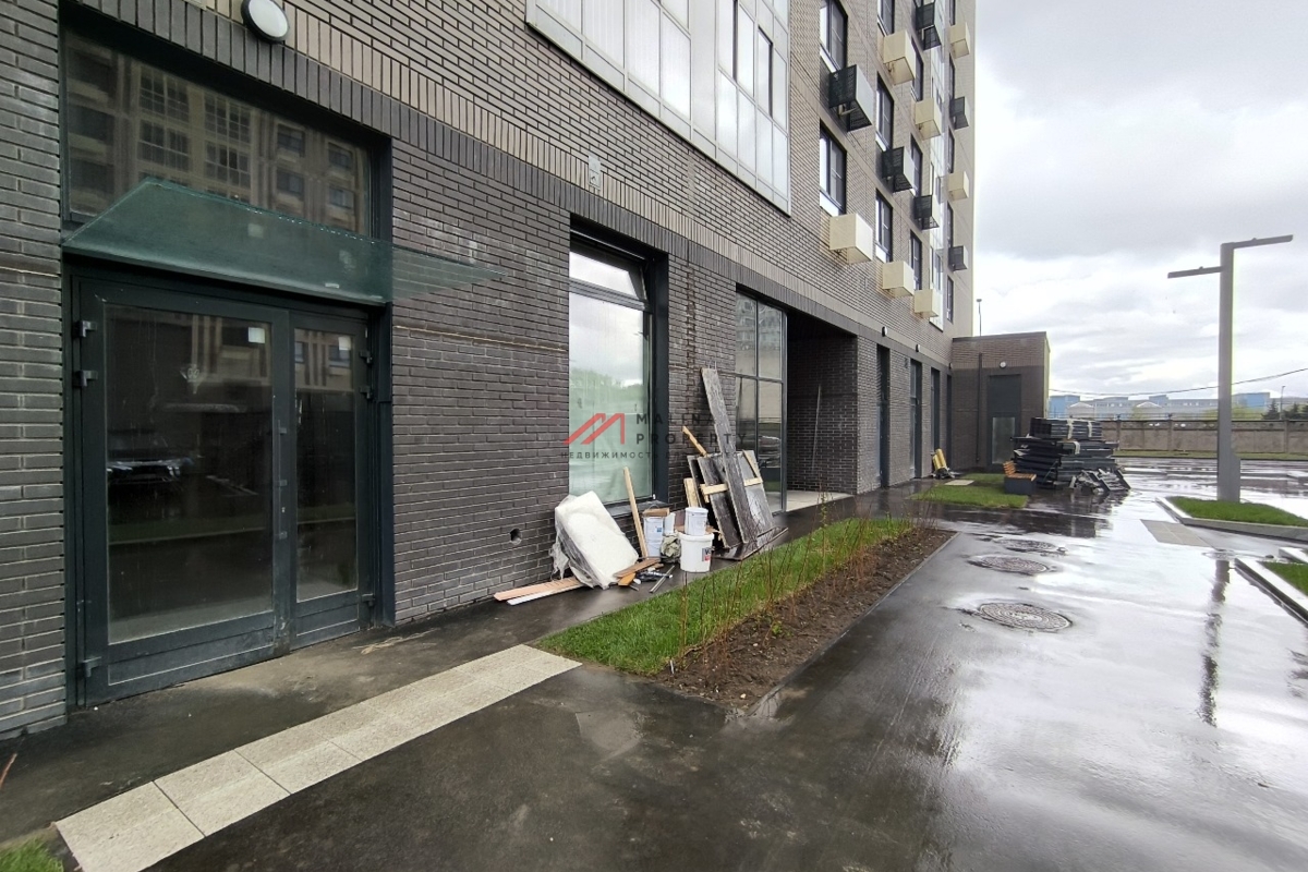 Продажа торгового помещения в новом доме