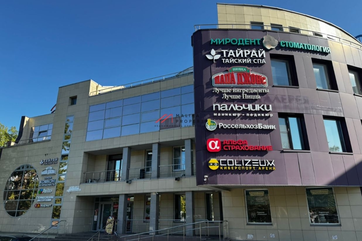 Продажа торгового помещения с арендаторами в Бизнес центре