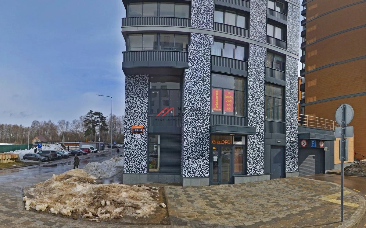 Продажа торгового помещения в ЖК "Level Лесной"