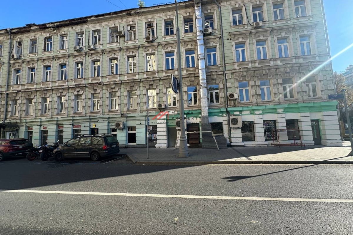 Продажа коммерческого помещения на Земляном Валу 