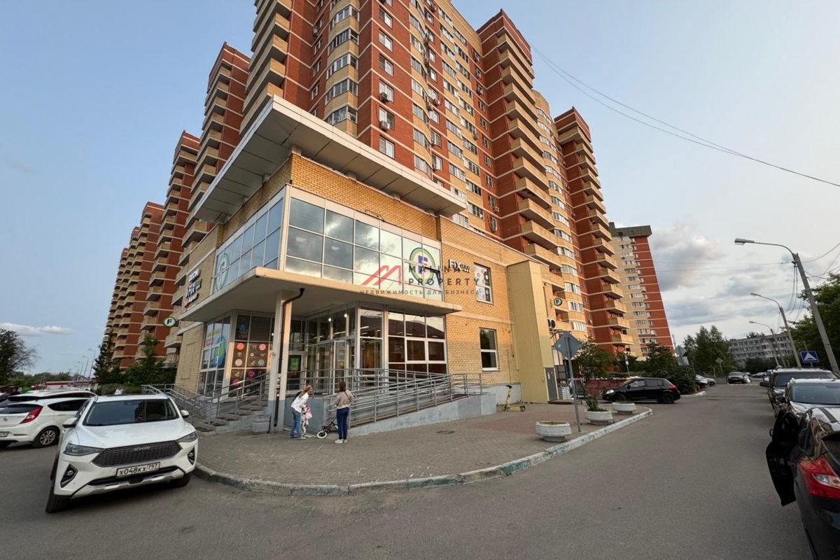 Продажа встроенного здания с арендаторами в г. Лобня